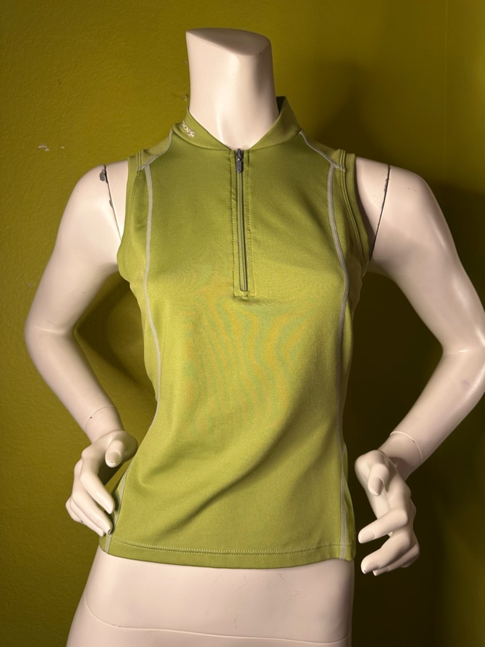 SUGOI Sleeveless Half-Zip Mock Neck Tank - Lime Green